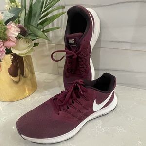 NIKE Run Swift running shoes.   Worn once.   Perfect condition.    Size 8